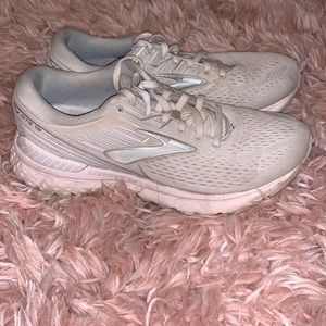 BROOKS running shoe - Size 6.5